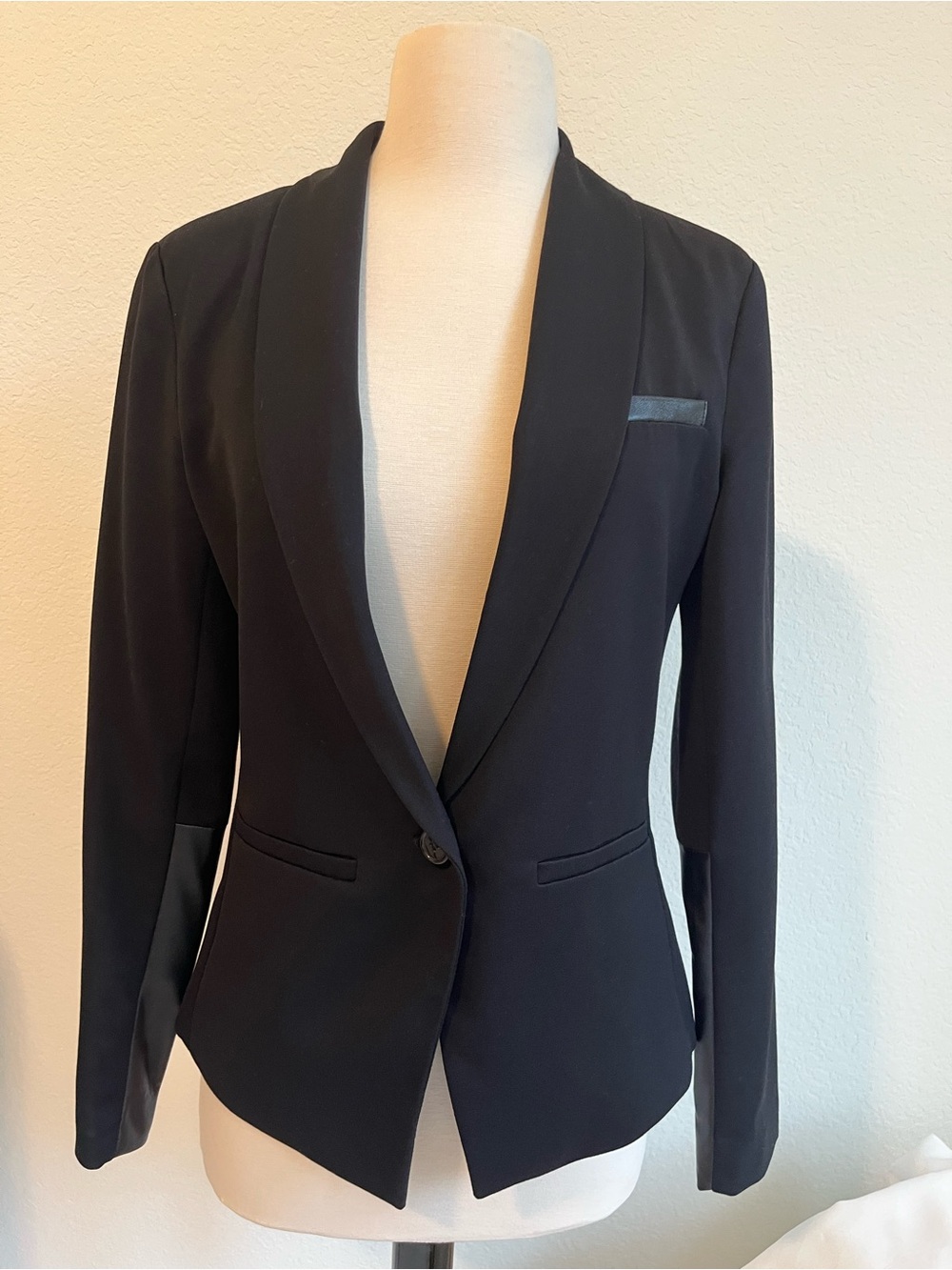 Forever 21 Black Shawl Collar Single-Button Blazer